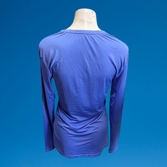 Women's Nike Shirt - Picture 2 of 3